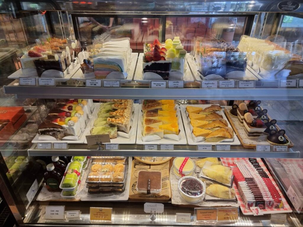 รายการขนมเค้กวันนี้ค่าา.. . Blueberry Crumble Cheesecake Red velvet cak... 36 239214201 4886043851410830 6853878481735308320 n