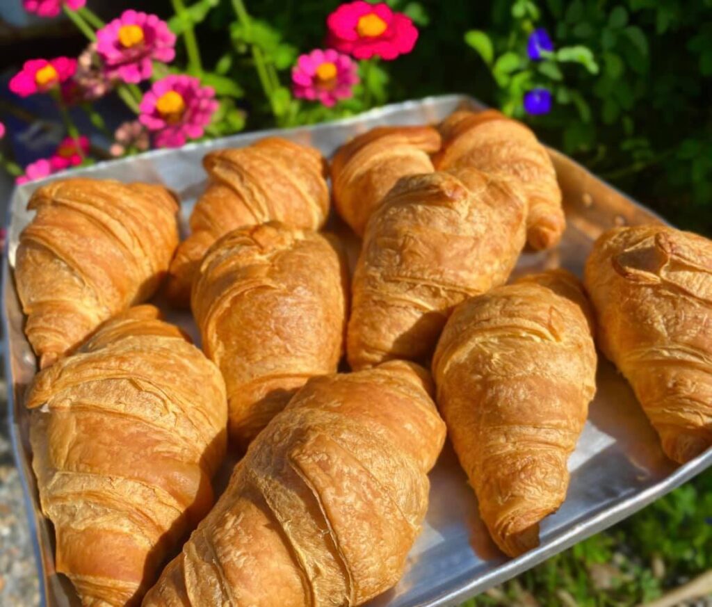 มาแล้วจ้า..ครัวซองต์เจ #ไม่เจก็ทานได้นะคะ อบสดใหม่ ร้อนๆเลยค่ะ #coffeehillscaf... 36 244661392 5057226704292543 6774250458638424382 n