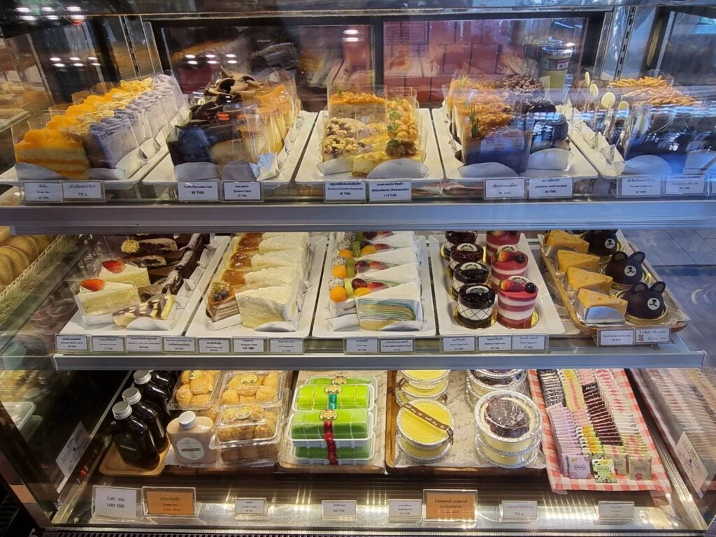 วันอาทิตย์แสนสุขสันต์ รายการเค้กวันนี้นะคะ . Blueberry cream cake Strawberr... 24 246230471 5099262813422265 1688686636296114688 n