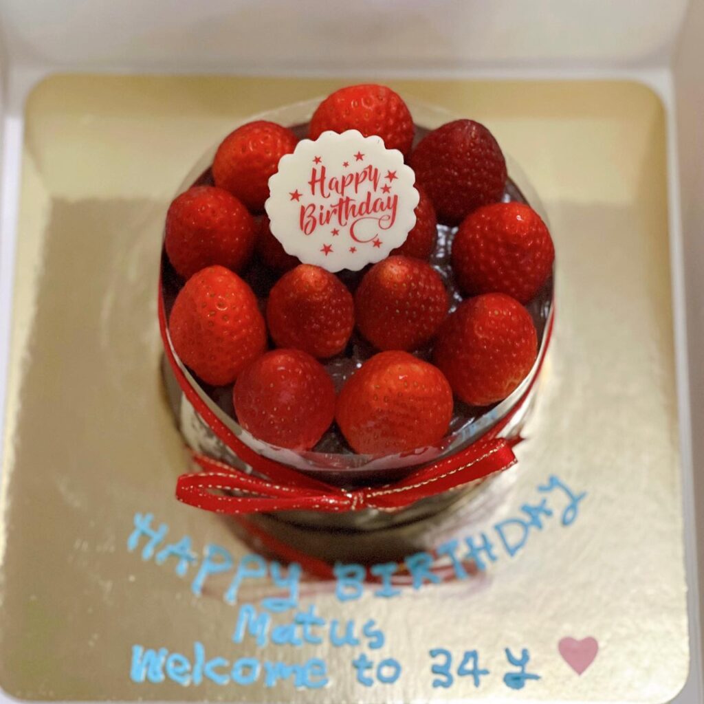 Birthday cake Chocolate Fudge Cake เค้กช็อกโกแลตหน้านิ่มท๊อปด้วยสตรอว์เบอร์ร... 8 275716949 5587203014628240 3525848305329104711 n